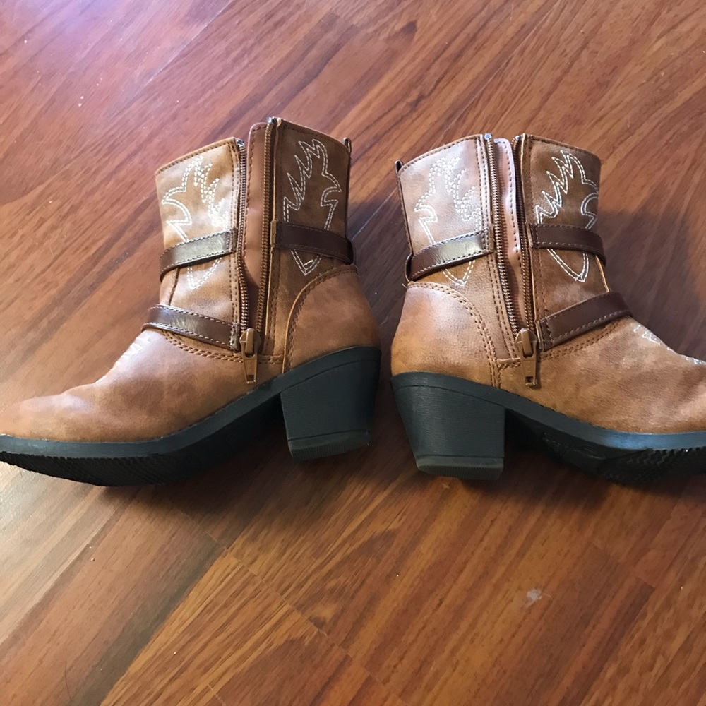 Cowgirl boots size 1